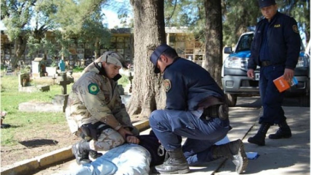 Detienen a ladrones de tumbas del cementerio de La Histórica