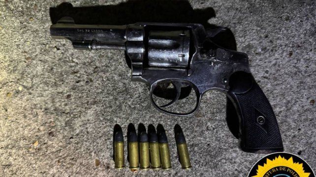 Intento de fuga y hallazgo de arma de fuego en Paraná: dos detenidos