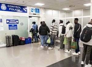 España regulariza a 800.000 inmigrantes