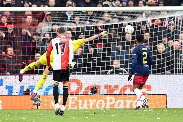 El Ajax de Rulli iguala en el clásico ante el Feyenoord