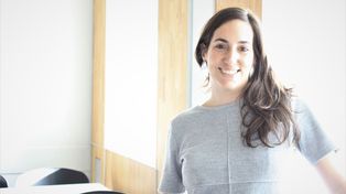La historiadora Camila Perochena sostiene que la visión de Milei de la historia está muy reñida con sus ideas políticas y económicas.&nbsp;