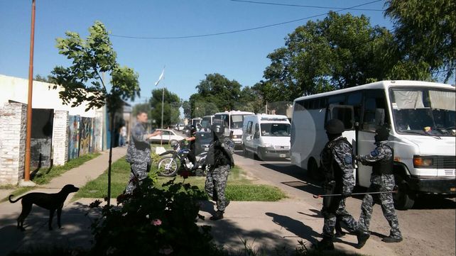 Trasladaron 140 presos alojados en comisarías a la cárcel de Las Flores