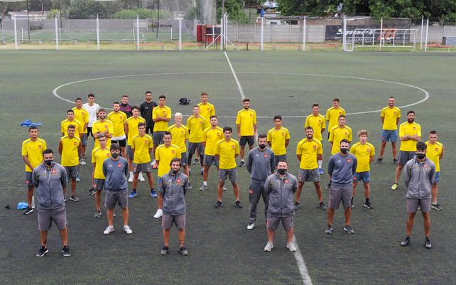 Primera práctica del año del equipo de fútbol de Adiur.