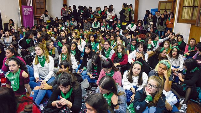 Colmadas. Todas las salas de la Facultad de Humanidades y Artes (UNR) lucieron repletas.
