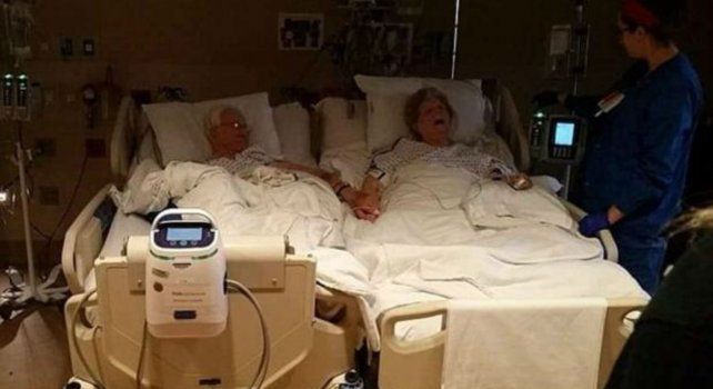 Estuvieron casados por 64 años y partieron juntos, uno al lado del otro y tomados de la mano