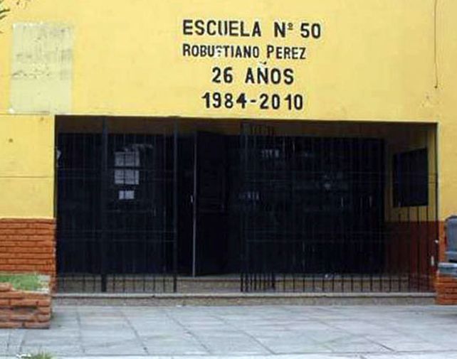 Demencial. La escuela donde ocurrió el hecho. A un profesor de música lo desmayaron a golpes.