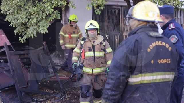 Un voraz incendio consumió un depósito en Paraná