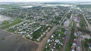 Tanto en Santa Clara de Saguier como en Villa Minetti en épocas de intensas lluvias el agua ingresa en aluvión desde el sector rural hacia el casco urbano.