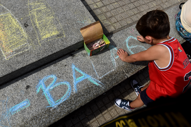 A la escuela no la balearon, la acribillaron con armas automáticas