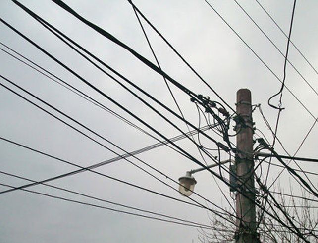 Piden que se retire el cableado aéreo de las avenidas