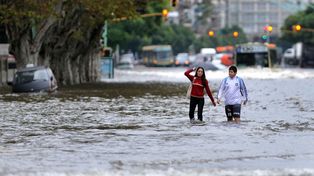 El plantel de Vélez llegó de Chile y encontró todos sus autos bajo el agua