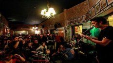 Una de las ediciones pasadas del Festival de Rosario, con lecturas de poetas ante una platea populosa. Una de las ediciones pasadas del Festival de Rosario, con lecturas de poetas ante una platea populosa.