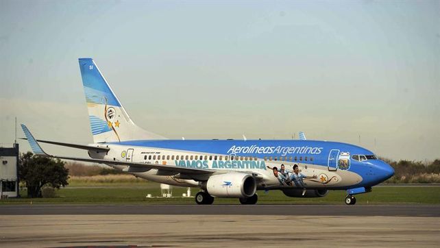 Aeronáuticos se suman al paro y el lunes no habrá vuelos