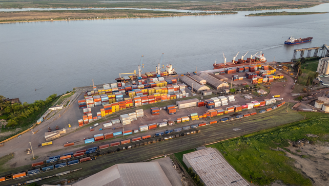 El puerto rosarino suma más alternativas de importación y exportación.