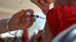 Córdoba impondrá multas o cárcel a los padres antivacunas: qué pasa en Santa Fe