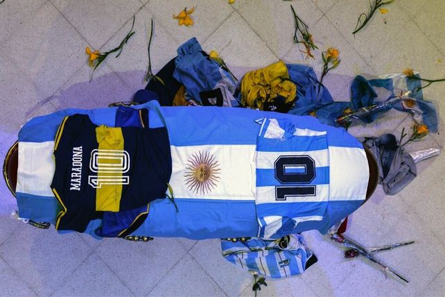 El destino es el mausoleo llamado el Memorial del Diez