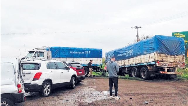 El viernes 12 de abril último tres autos chocaron con un camión con acoplado en el acceso a Tierra de Sueños 2.