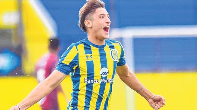 Festejo alocado. Alejo Veliz grita con alma y vida uno de sus goles en reserva.