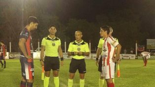 Negocio Rojiblanco. El resultado fue celebrado por Atlético Paraná, que sigue liderando la zona C.&nbsp;