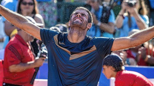 Facundo Díaz Acosta festeja el título en el Argentina Open.