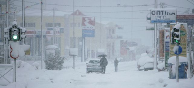Atenas qued&oacute; paralizada a causa de fuertes nevadas