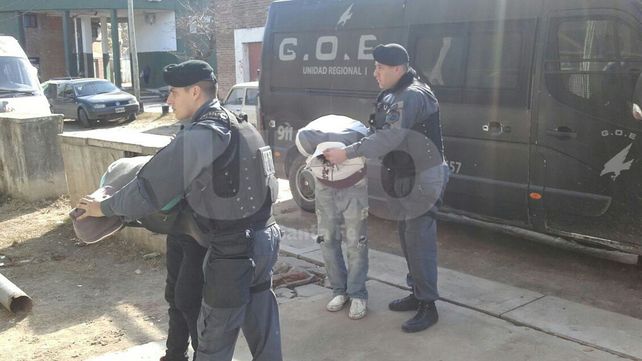 Detuvieron a dos delincuentes que amenazaron de muerte a un remisero