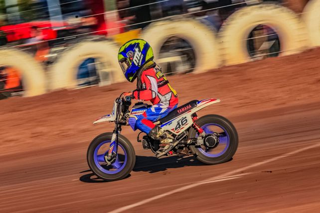 Benjamín confesó que le gusta acelerar y ganar carreras.