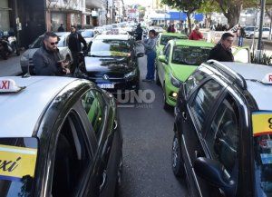 Proponen cambios claves en la ordenanza para aliviar la crisis de taxis y remises en Santa Fe