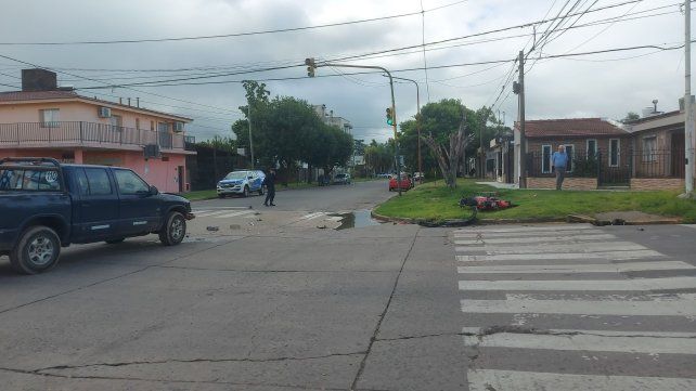 El lugar del accidente del joven paranaense con su moto.