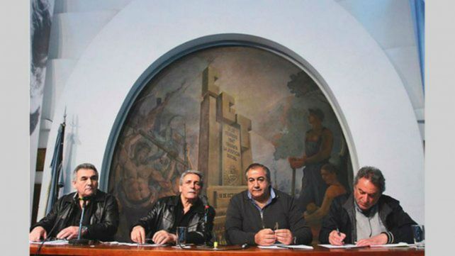 Los jefes de la CGT reciben a los gremios industriales