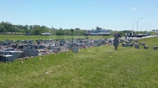 Un camión con cajones de cerveza volcó en la autopista a Rosario
