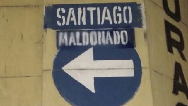 La calle Santiago tuvo un intento forzado de redenominación en 2017 presa de la desaparición del artesano Santiago Maldonado.