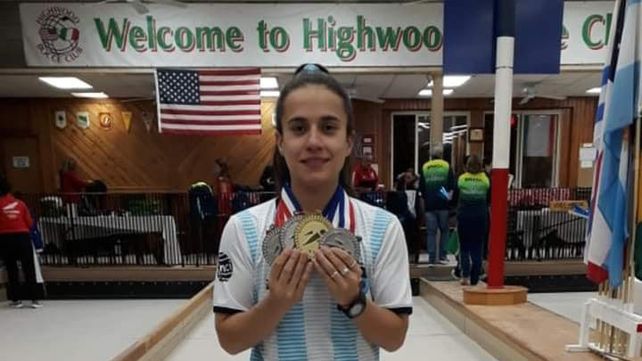 Milagros Pereira nació con una bocha en las manos