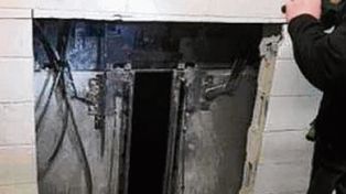 Caen 84 pisos en un ascensor y se salvan