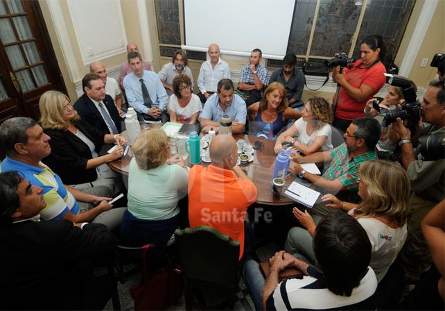 Salario. Los miembros paritarios dejaron armada la agenda de trabajo y todos hacen números / Foto: Manuel Testi - Uno Santa Fe
