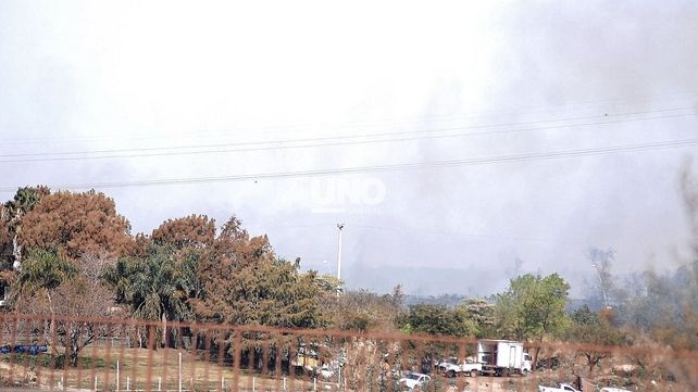 La quema de pastizales en la zona de islas cubrió de humo a gran parte de Santa Fe