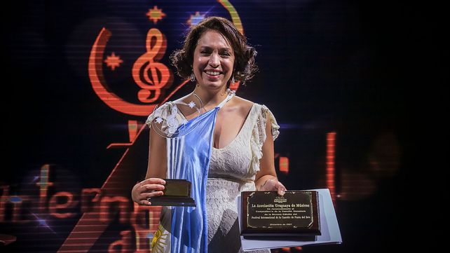 Verónica Marchetti interpretó la última canción ganadora del Festival