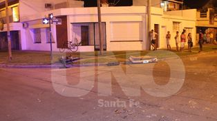 Fatal accidente entre un auto y una moto en Avenida Galicia