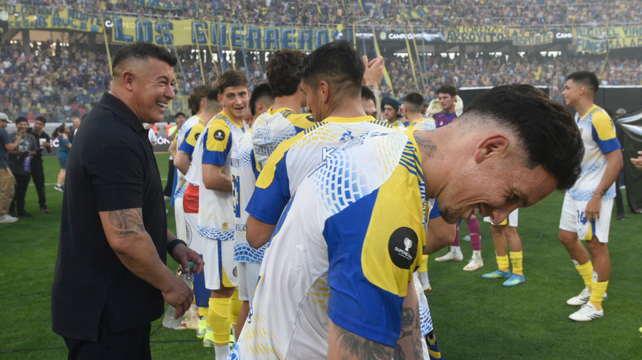 Jorge Almirón y los futbolistas de Central