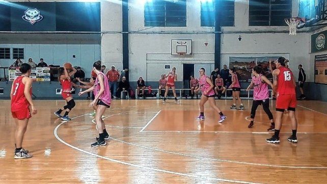 Santa Rosa superó a Almagro como visitante para alargar su invicto en el Apertura Femenino.