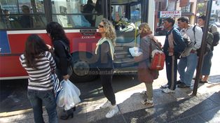Proponen unificar las paradas de los colectivos en las avenidas