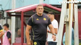 Un entrenador tuvo un pico de presión en el entretiempo y dejó de ser el DT tras el partido