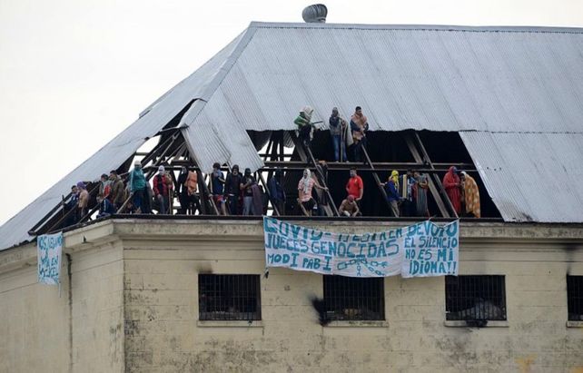 Revuelta. Los reclusos rompieron los techos del penal.