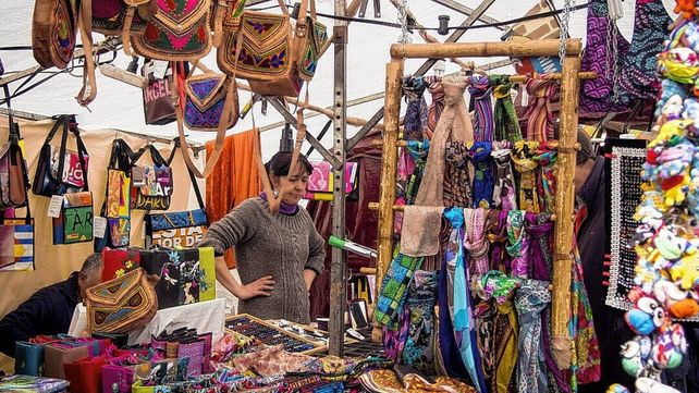 Las ferias de artesanos son un clásico en vacaciones de invierno