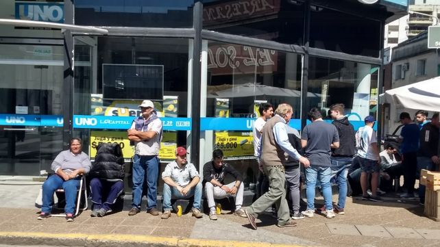 Madrugadores: Fanáticos del TC esperan para canjear sus cupones por una entrada