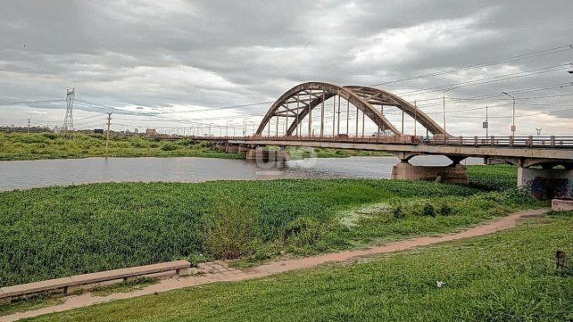 Crecida del río Salado frente a la costa de Santo Tomé.