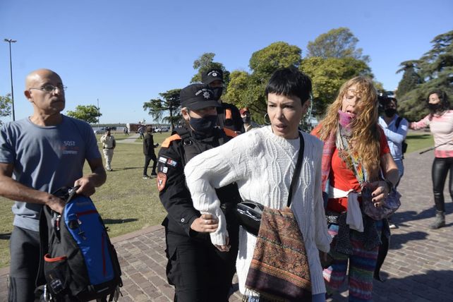 Las imágenes de los incidentes del Monumento por la protesta anticuarentena