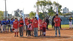 El torneo de sóftbol es organizado por Talleres.
