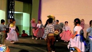 Bailemos Pericón: 160 alumnos participan de los festejos por el Día de la Tradición