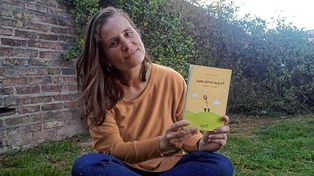 Luz Huríe presentó su primer libro: Ya que estás aquí.